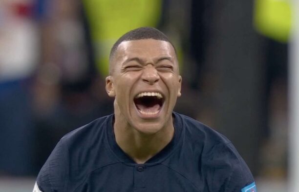 You are currently viewing Kylian Mbappe laughing at Kane missing the penalty